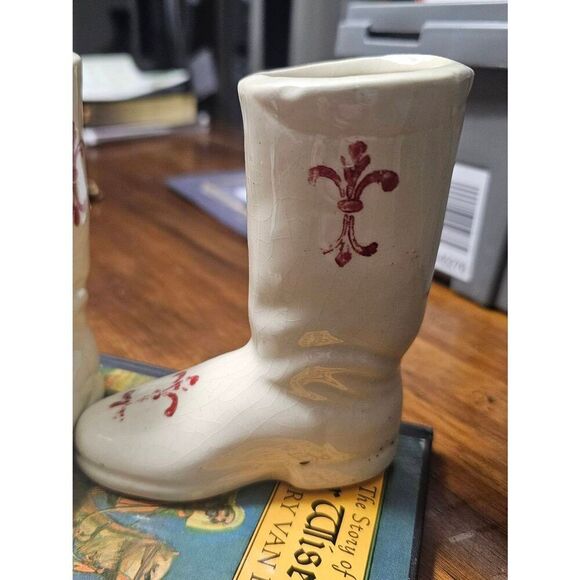 Shawnee Pottery Boot Planter Vase USA Cream Small Red Fleur Di Lis Crazing VINTA - Picture 7 of 11